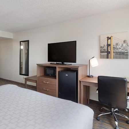 Clarion Hotel Concord-Walnut Creek Экстерьер фото