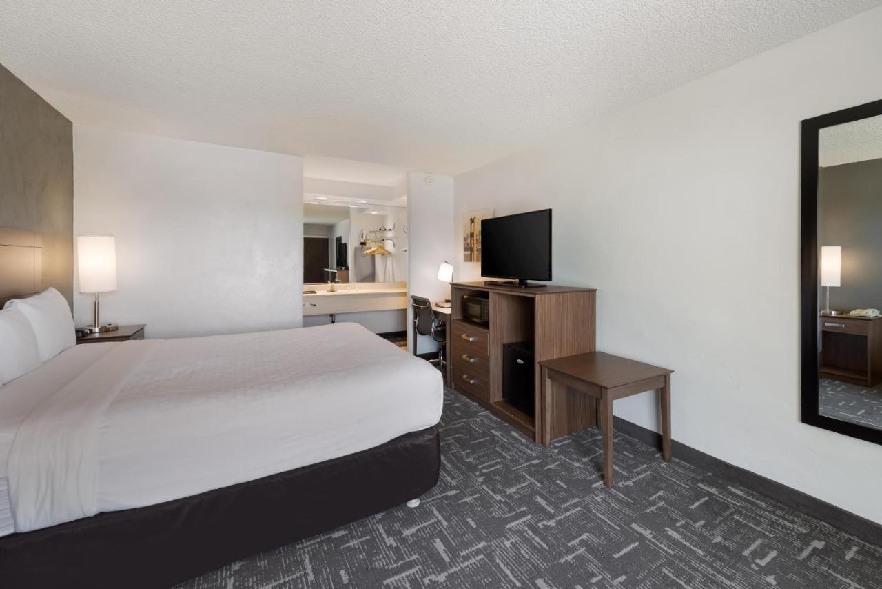 Clarion Hotel Concord-Walnut Creek Экстерьер фото